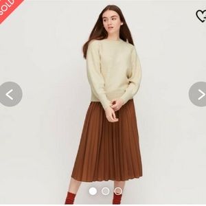 Uniqlo puff sleeve crew neck sweater